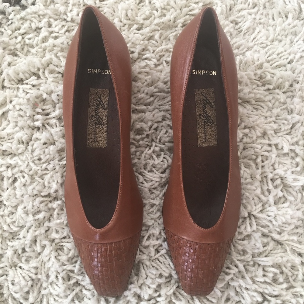 Vintage woven pumps